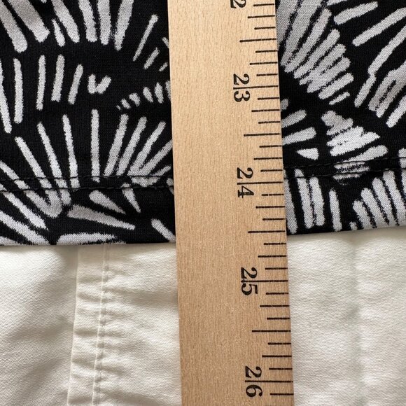 East 5th Black & White Sleeveless Top Abstract Pattern V Neck XL  Babydoll Boho - Picture 7 of 8
